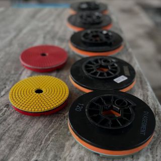 Ďalší stroj osadený prémiovými leštiacimi kotúčmi EDGE s perfektným výsledkom ✨🤝 . . . #15rokov #skusenosti...